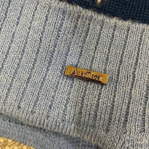 Pom Pom Hat - Picture 2 of 4